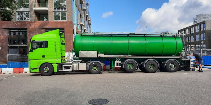 Como encontrar uma fábrica de tanques para caminhões sob medida?