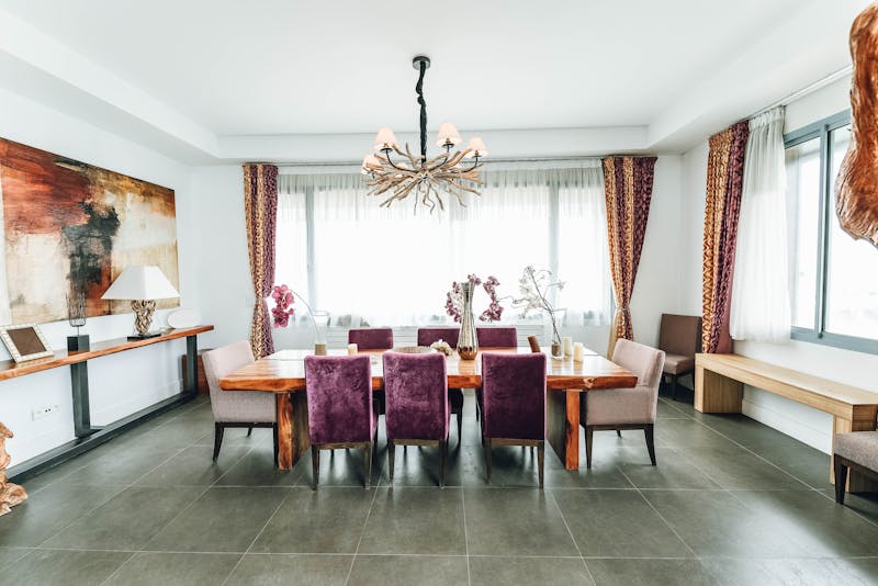 Sala de jantar completa: 12 itens necessários para unir conforto, estilo e funcionalidade