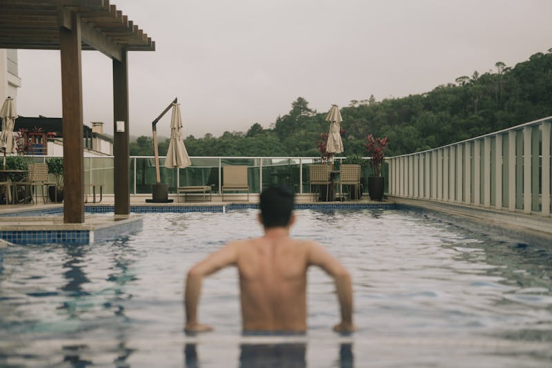 Cerca de proteção para piscina: segurança indispensável para famílias