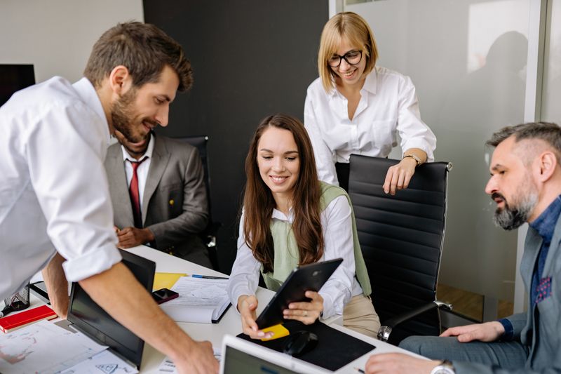 Como usar dados públicos para verificar empresas antes de contratar